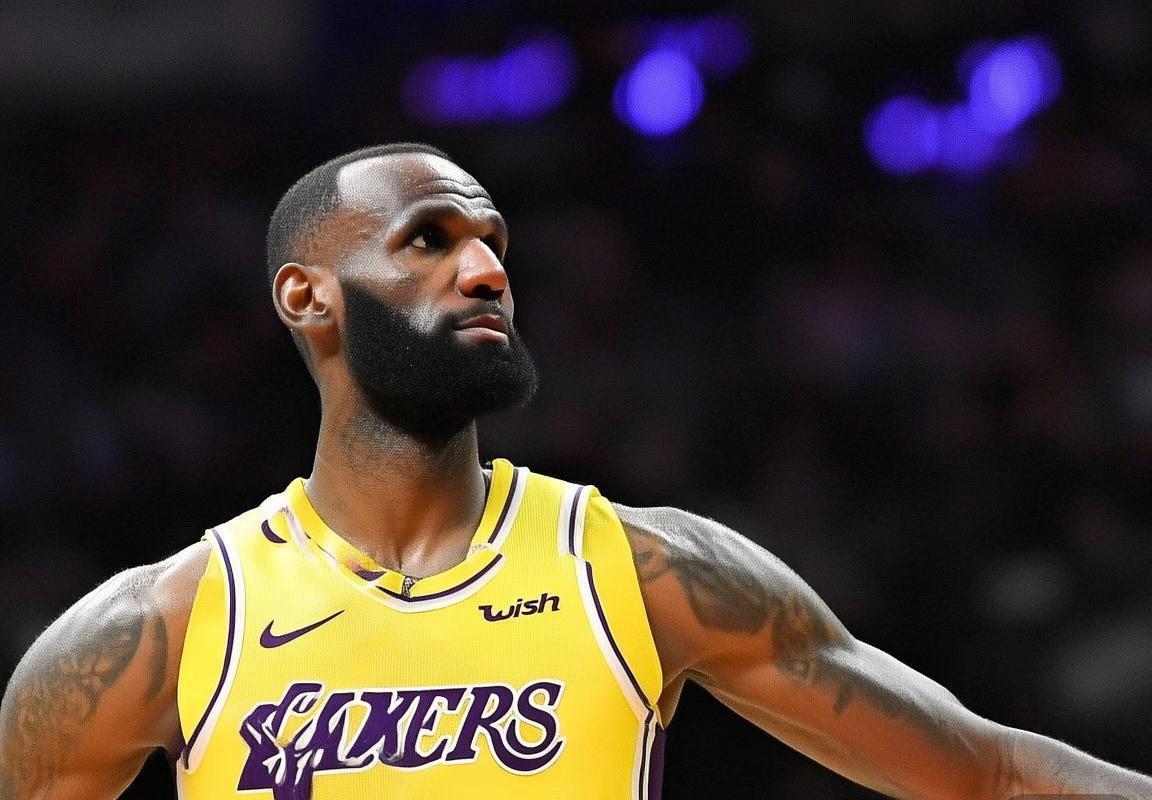 湖人本赛季表现低迷：勒布朗·詹姆斯统治力下滑，阵容功能重叠与詹姆斯防守端问题成关键症结